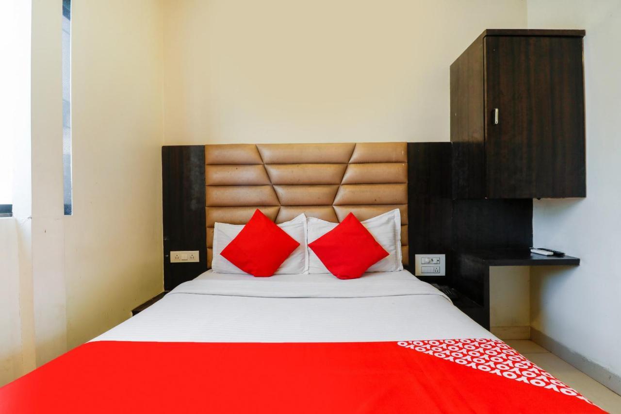 Oyo 3782 Hotel Adnoc Inn Мумбаї Екстер'єр фото
